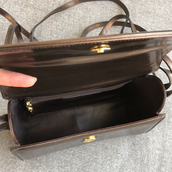 Like new! - Vintage SALVATORE FERRAGAMO Leather Barrel Bag - Picture 7 of 13